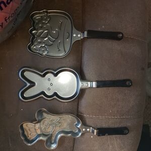 Gray Non-Stick Character Pancake Pan Set